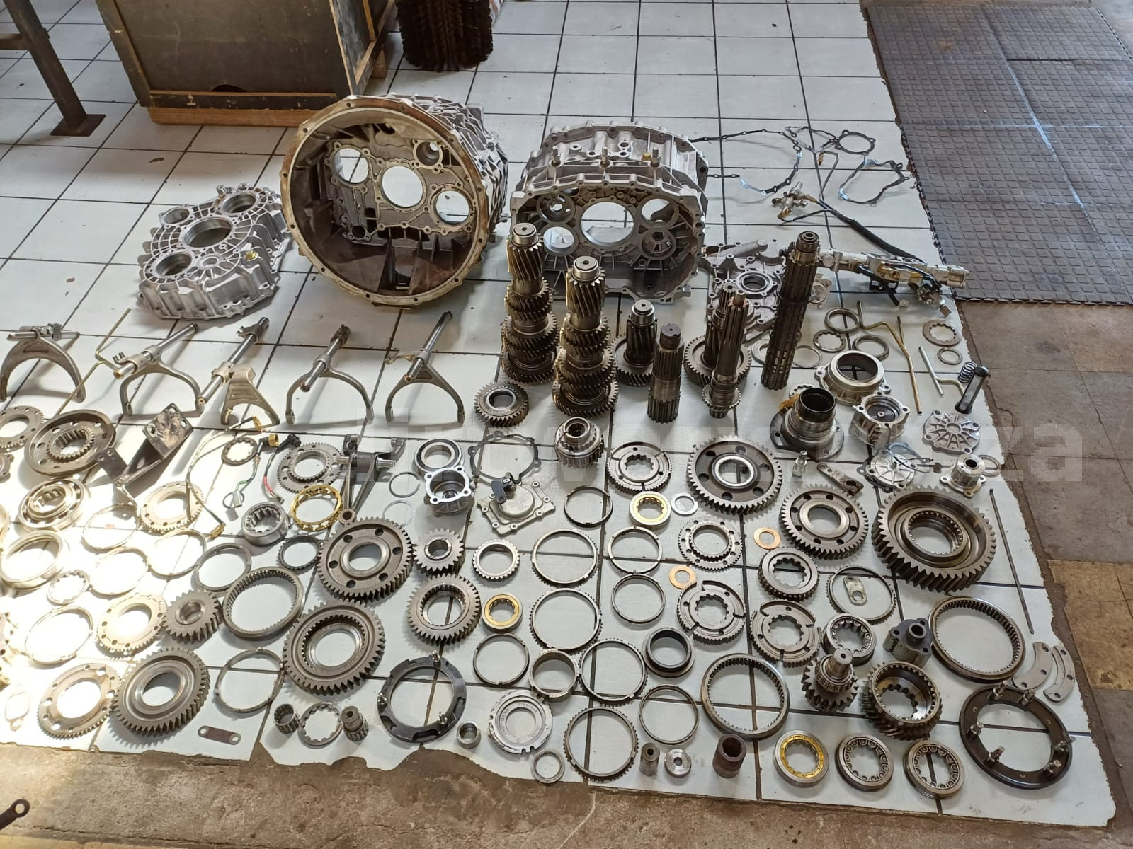 FAW J5N 420 FT Gearbox Stripped - Image 2
