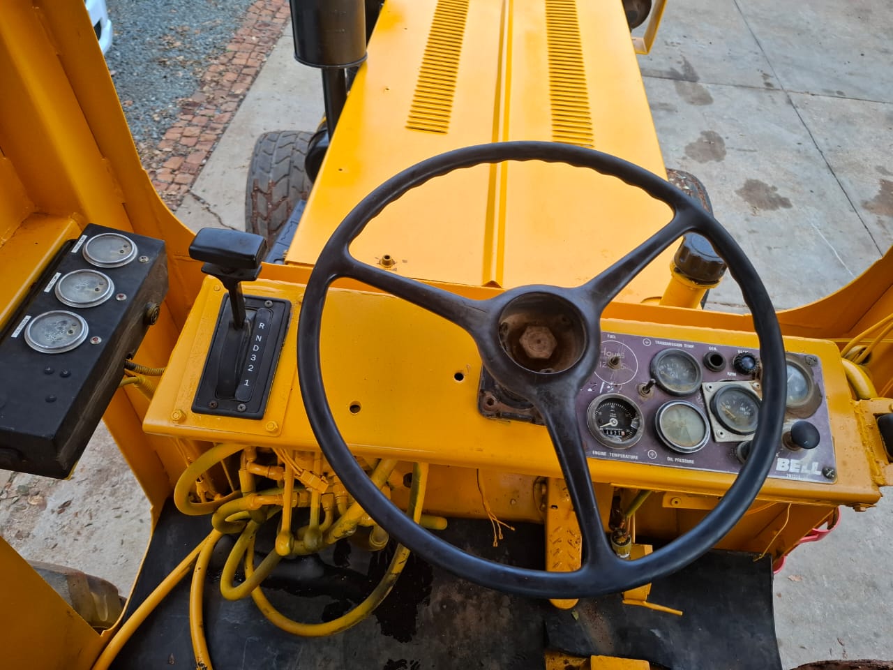 Bell 1756 Haulage Tow Tractor - Image 7