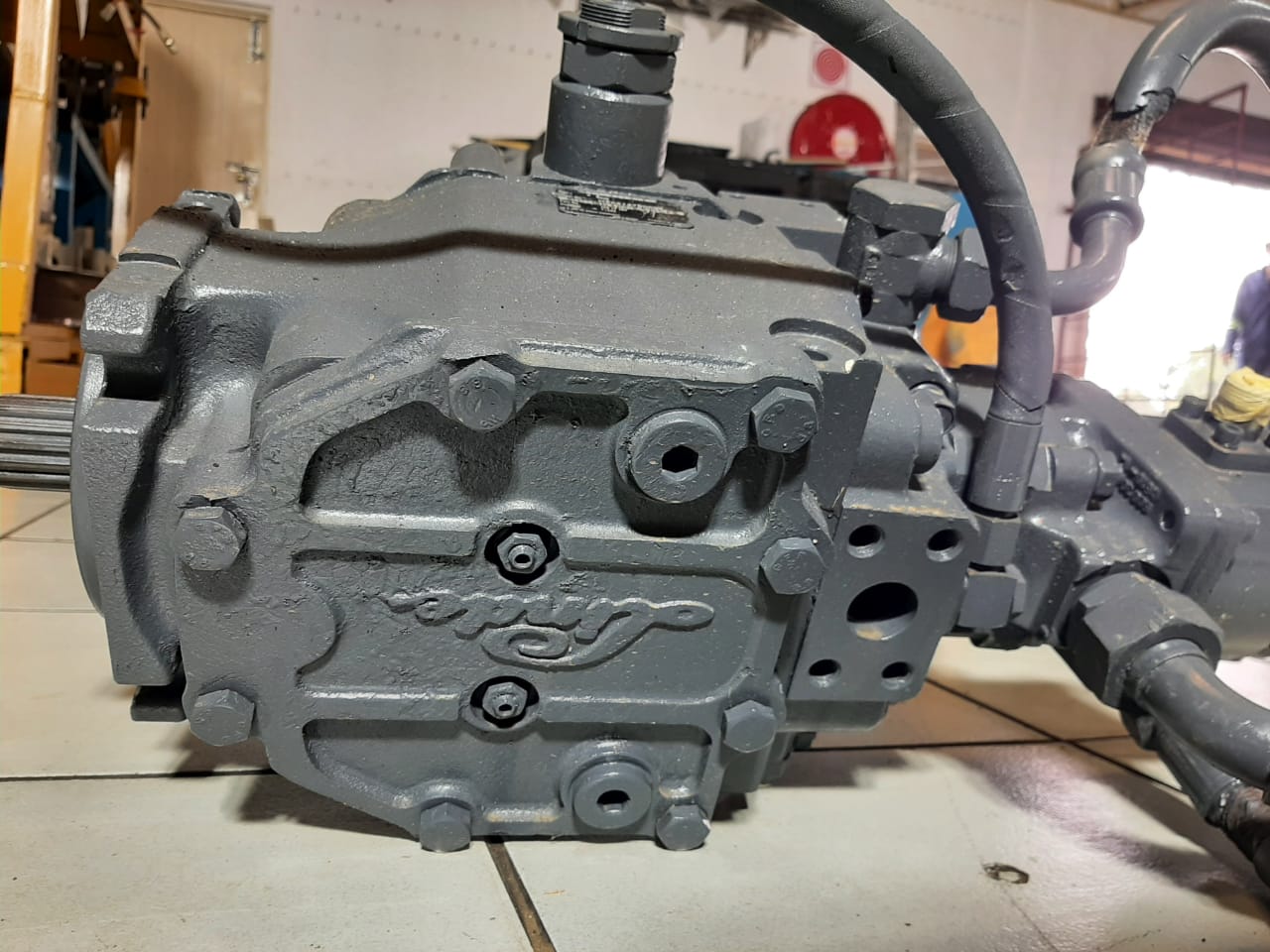 Linde Liebherr 2548 Hydraulic Drive Motor - Image 3