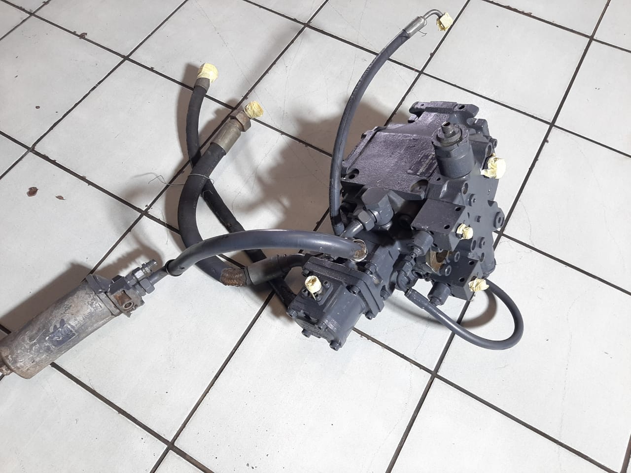 Linde Liebherr 2548 Hydraulic Drive Motor - Image 5