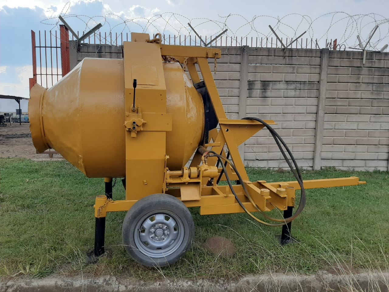 Concrete Mixer - Image 6