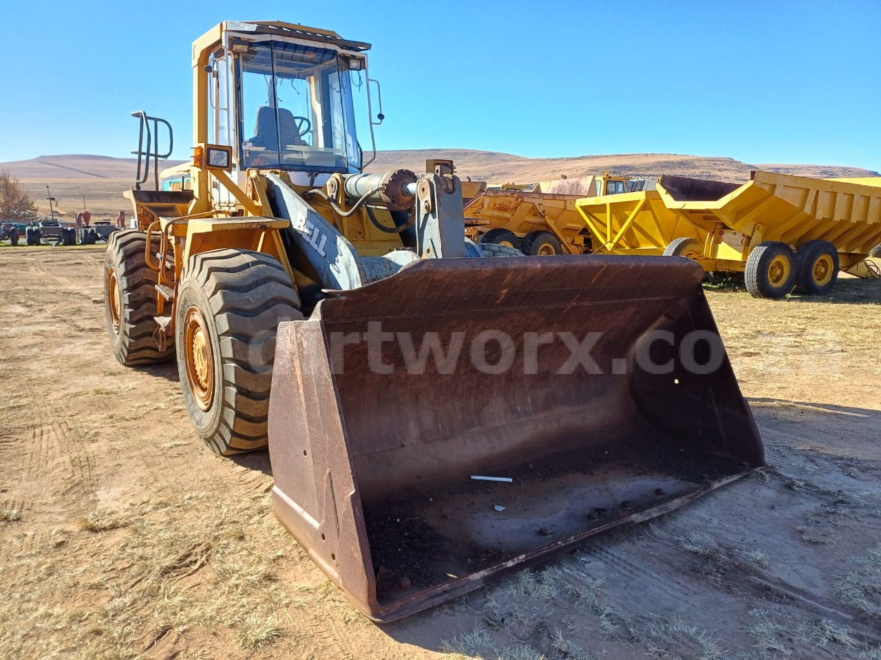 Bell L2208C Front End Loader - Image 2