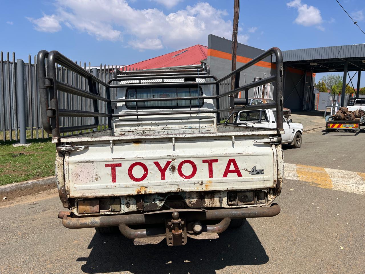 Toyota Land Cruiser FJ75 Bakkie - Image 4