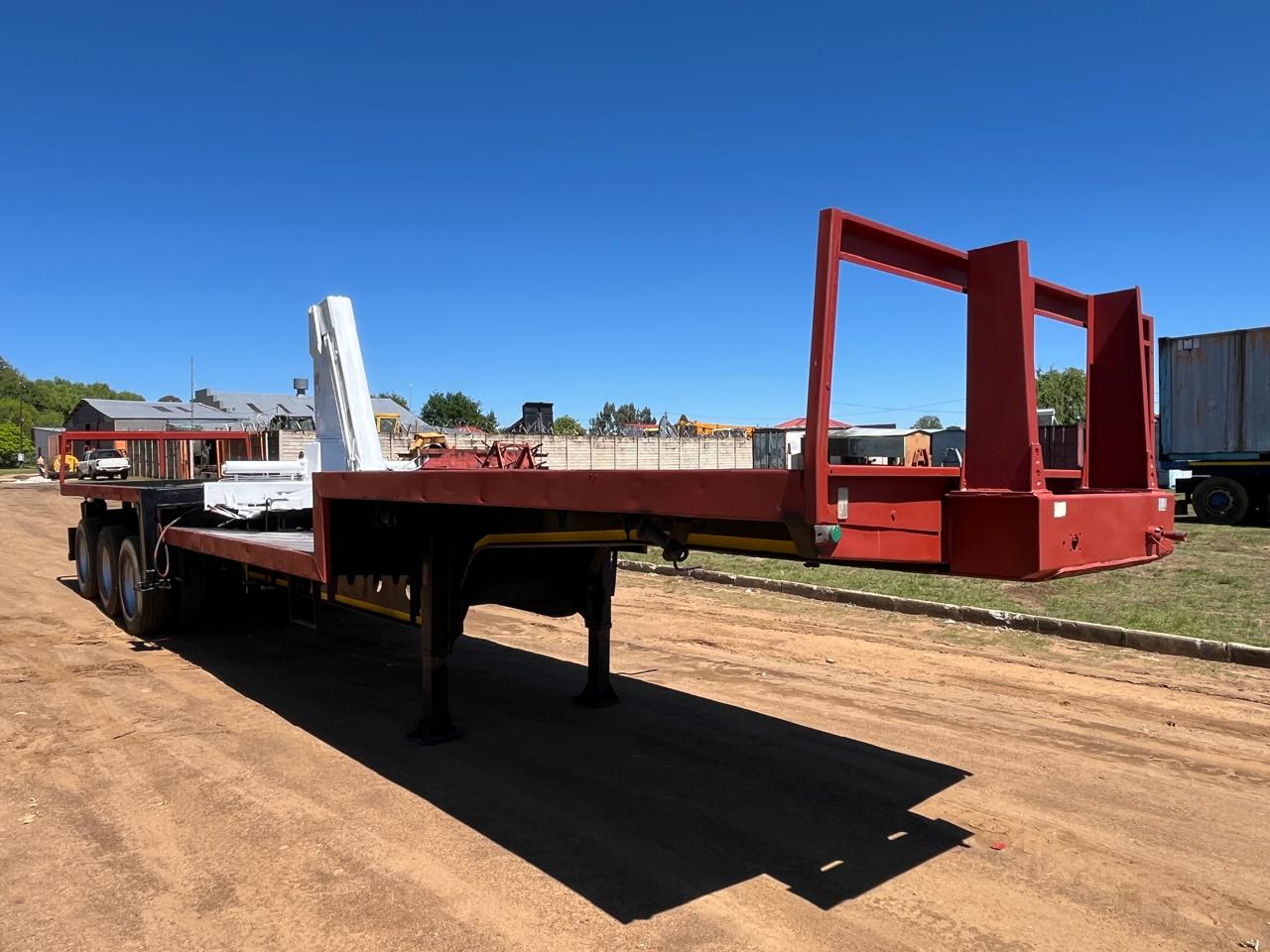 Afrit Tri Axle Semi Trailer With Crane - Image 12