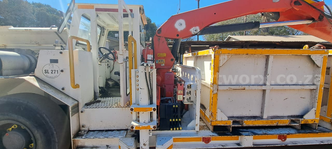 Bird Machines Heavy Duty Utility Vehicle with Crane - Image 17