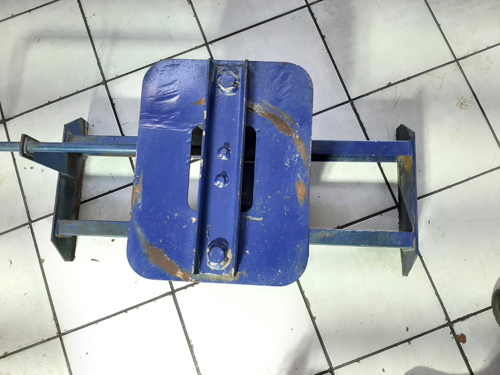 Trailer Under Chassis Spare Wheel Carrier - Image 2