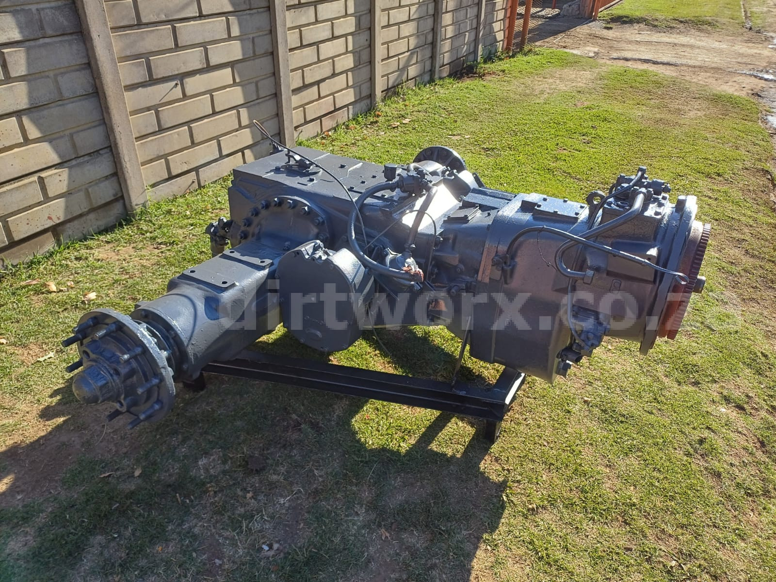Volvo BM Transmission with Front Differential - Image 3