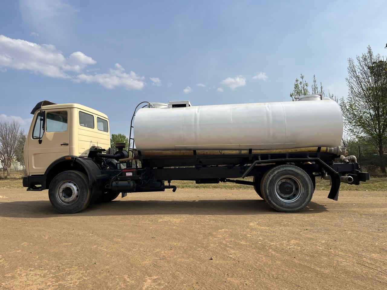 1996 Mercedes Benz Water Tanker Truck 9000L - Image 3
