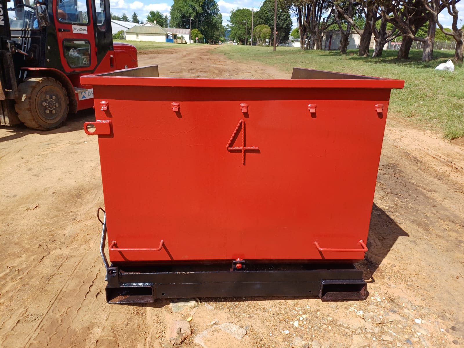 Forklift Tipper Bin - Image 8