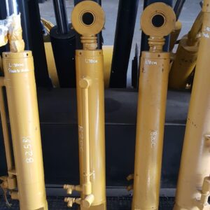 Bell B20C Hydraulic Cylinders