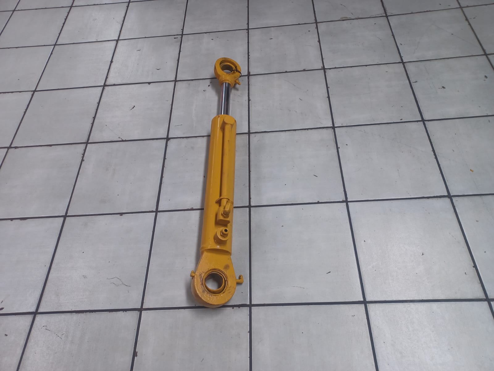 Bell L1706C Hydraulic Lift Cylinder
