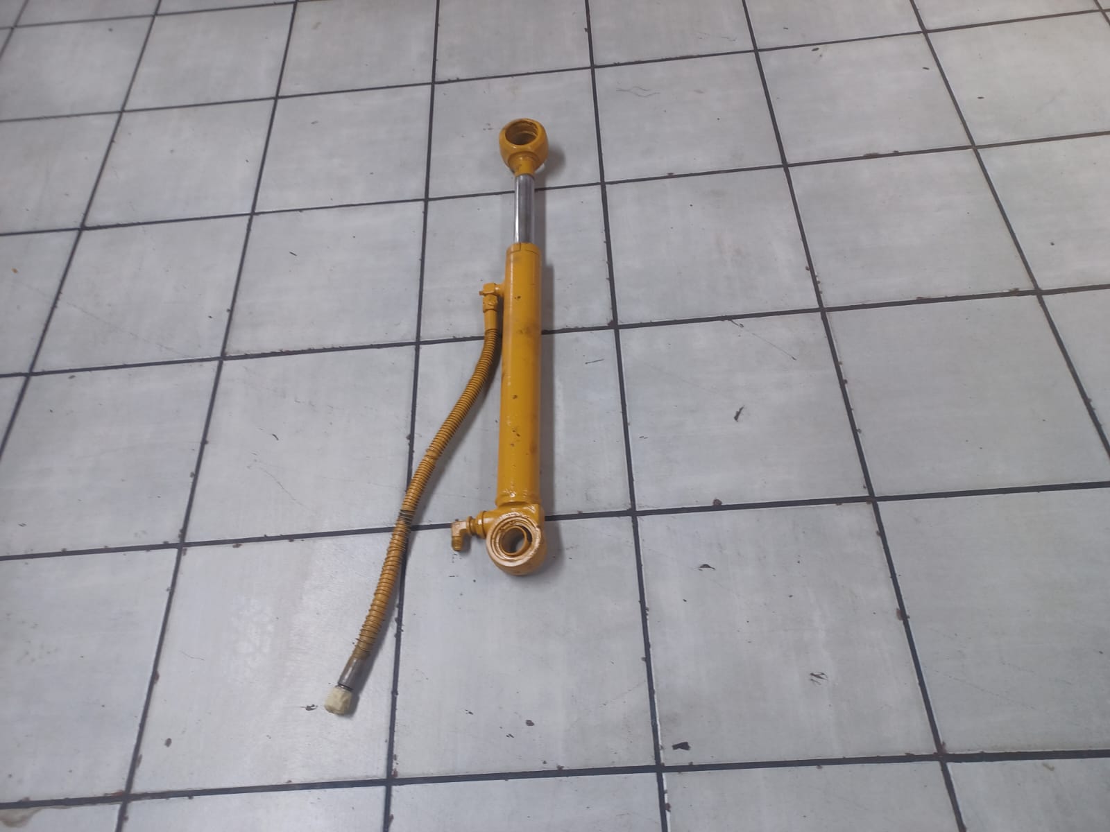Bell L1706C Steering Cylinder