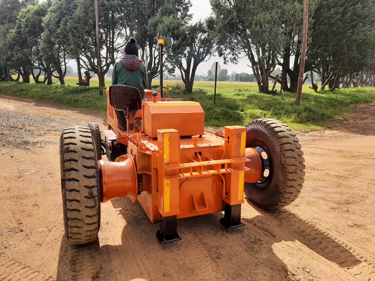 2012 Engine Puller 7 Ton Winch For Power Line - Image 6