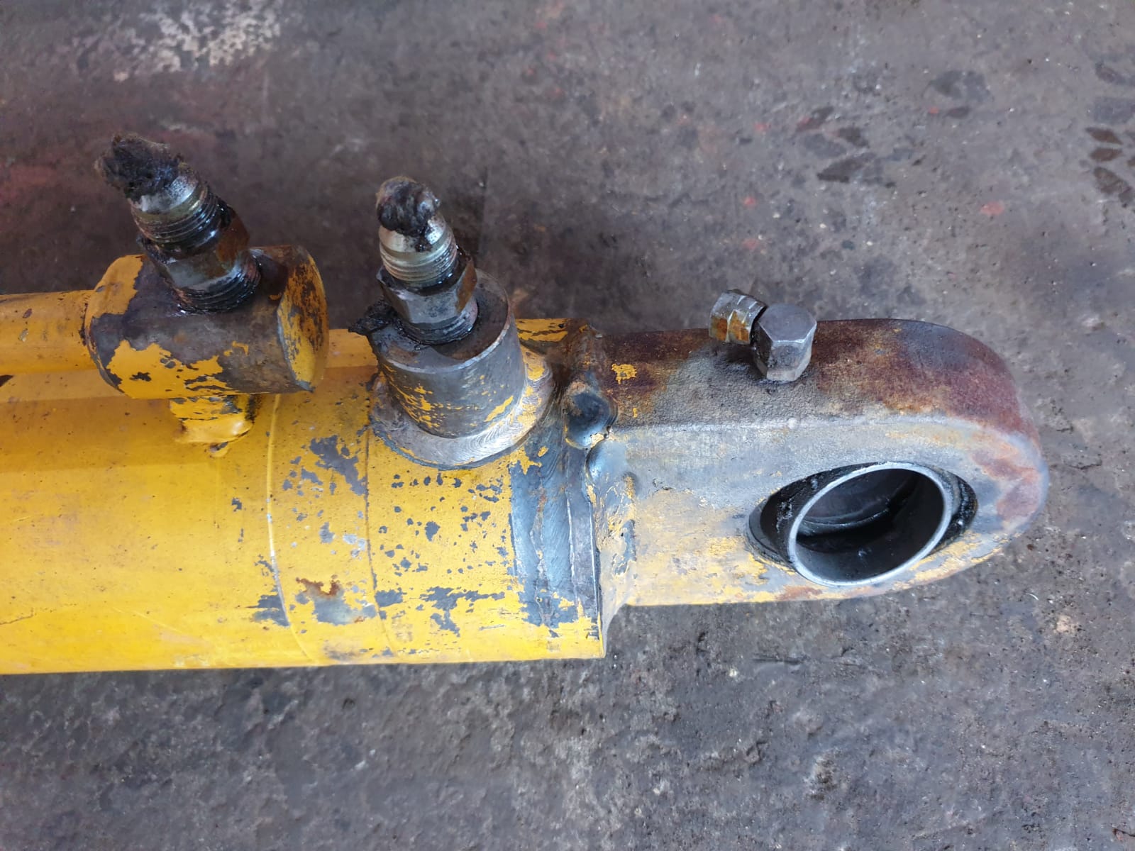 Hydraulic Double Acting Cylinder CIR 400mm x 780mm Length - Image 2