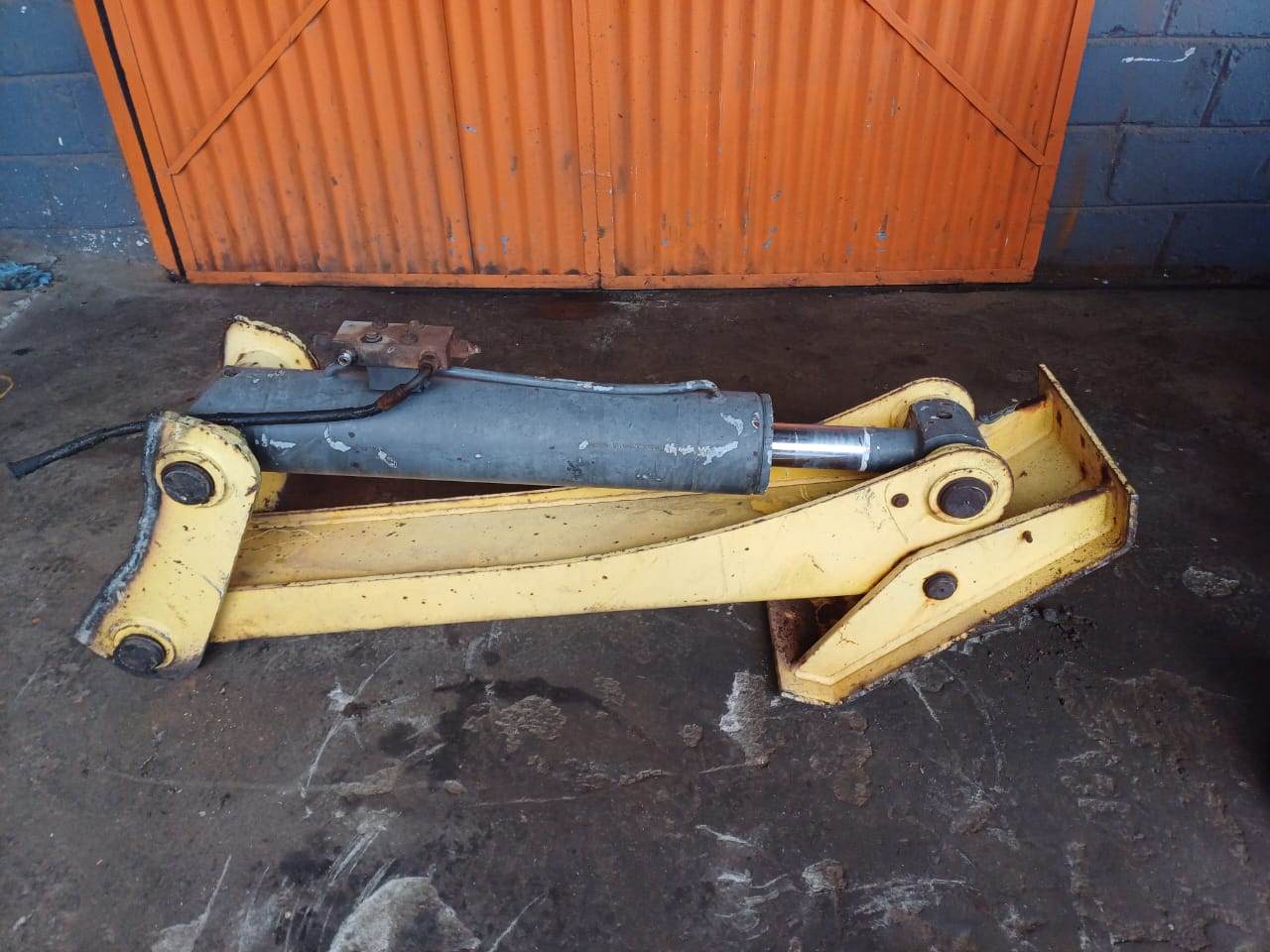 Stabilizer Leg with Hydraulic Double Acting Cylinder - Image 2