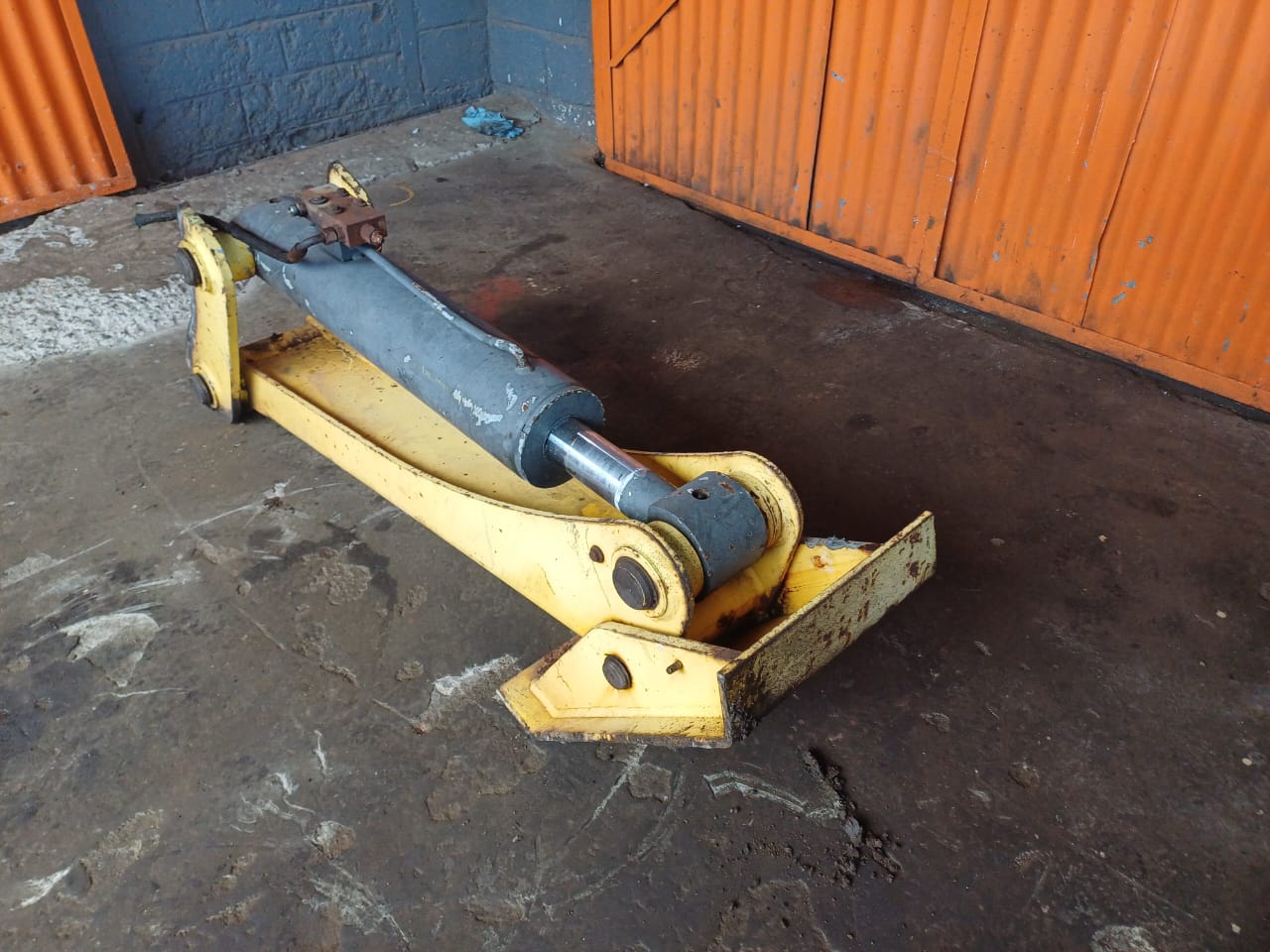 Stabilizer Leg with Hydraulic Double Acting Cylinder - Image 3