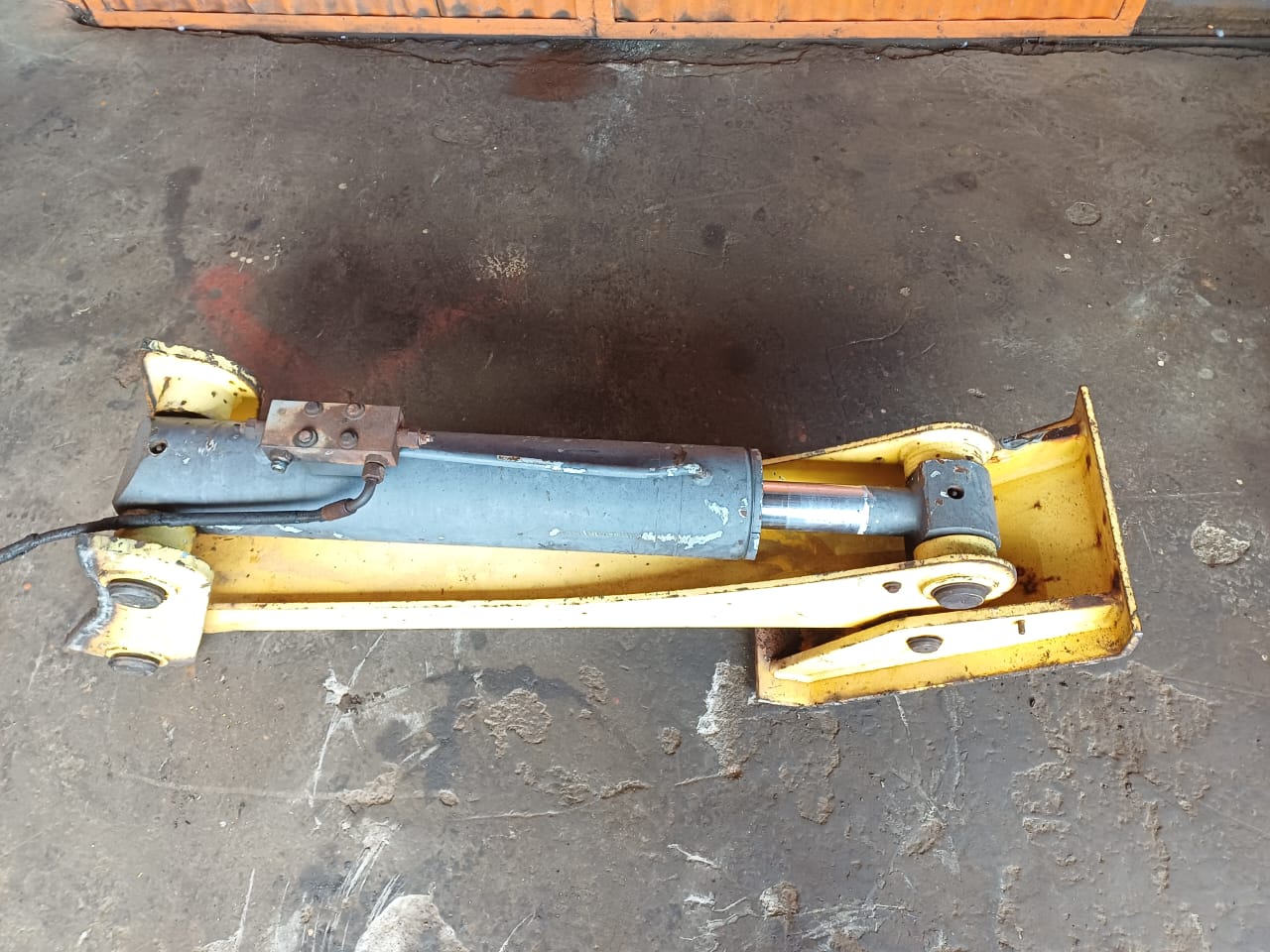 Stabilizer Leg with Hydraulic Double Acting Cylinder - Image 4