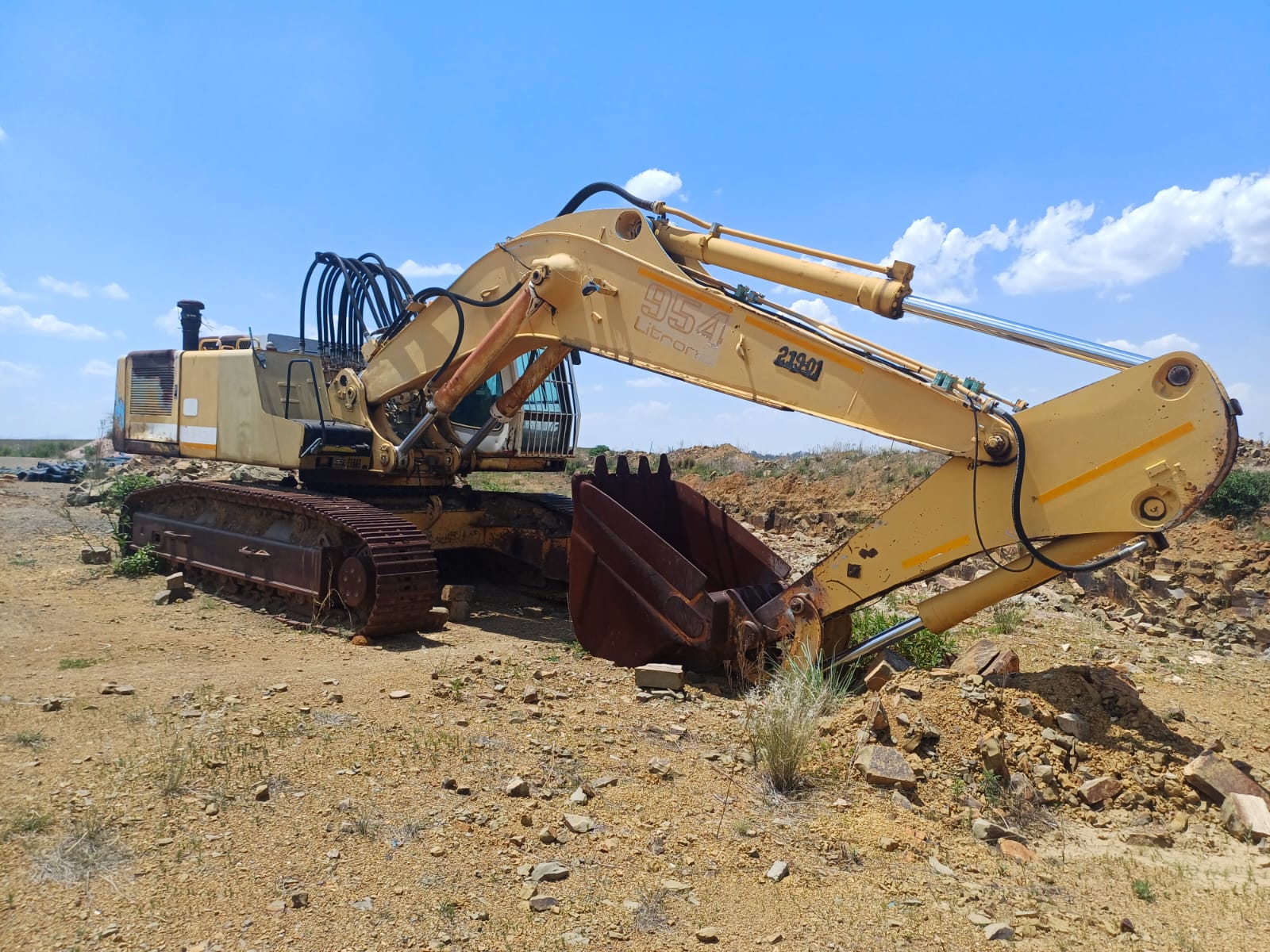 Liebherr R954 Tracked Excavator 50 Ton Stripping for Spares