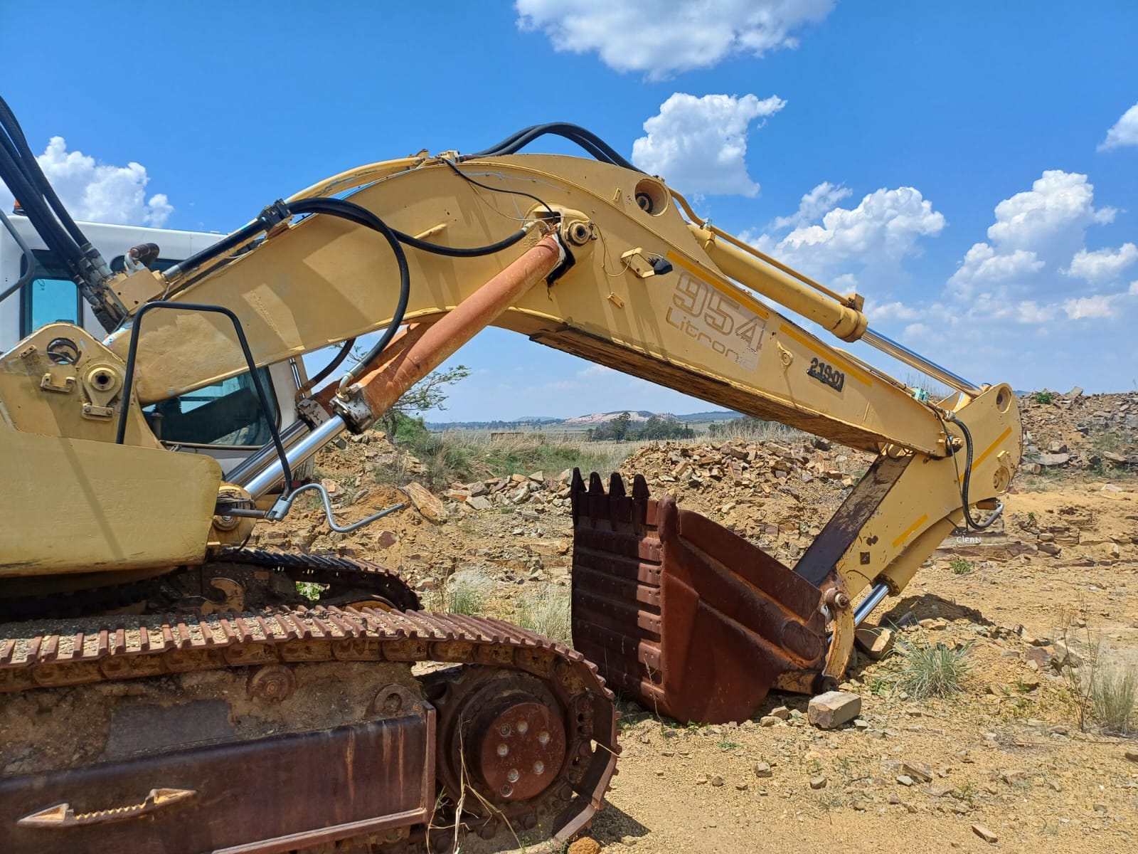 Liebherr R954 Tracked Excavator 50 Ton Stripping for Spares - Image 6