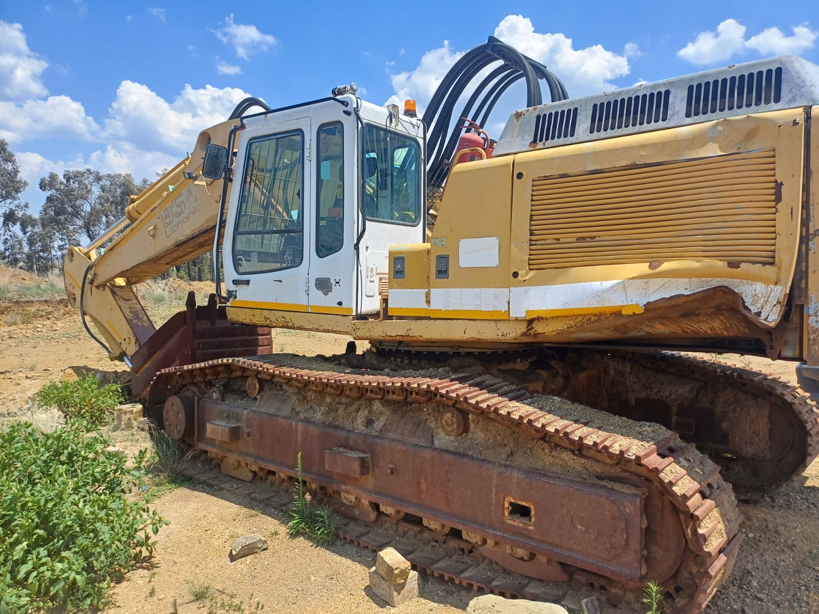 Liebherr R954 Tracked Excavator 50 Ton Stripping for Spares - Image 4