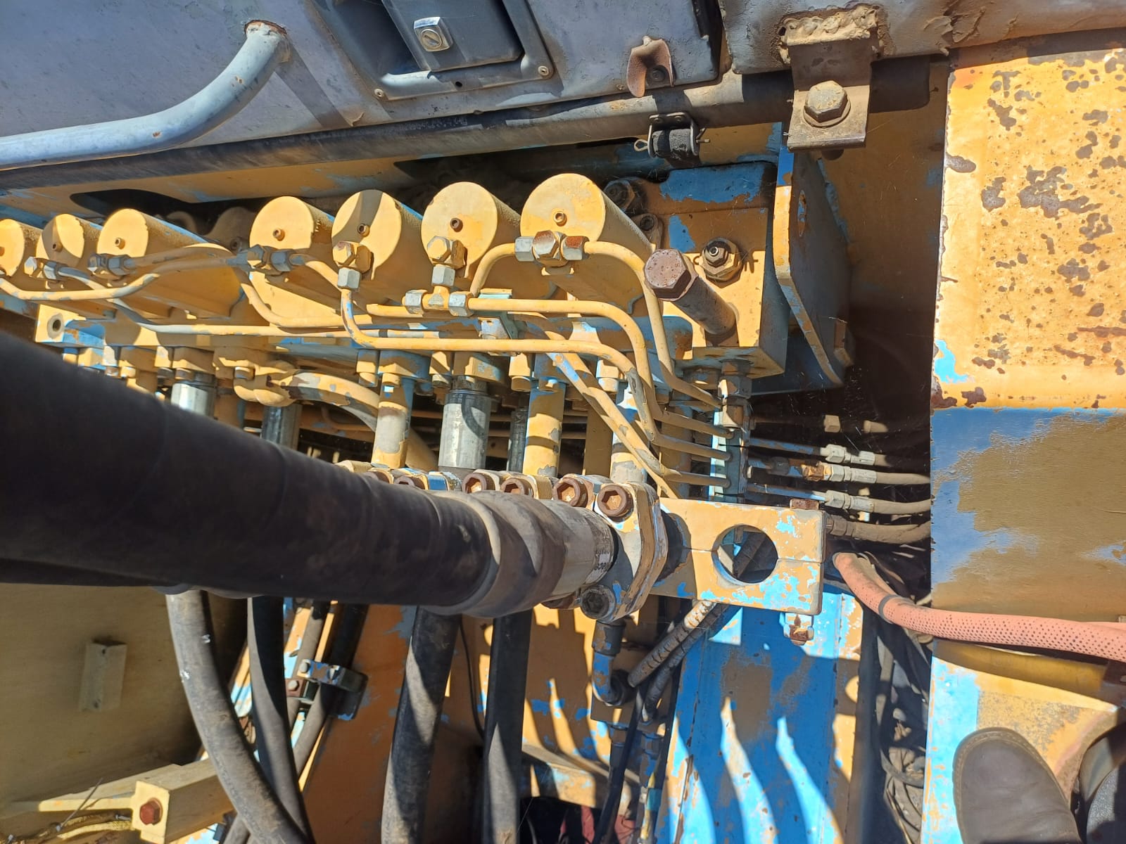 Liebherr R954 Tracked Excavator 50 Ton Stripping for Spares - Image 10