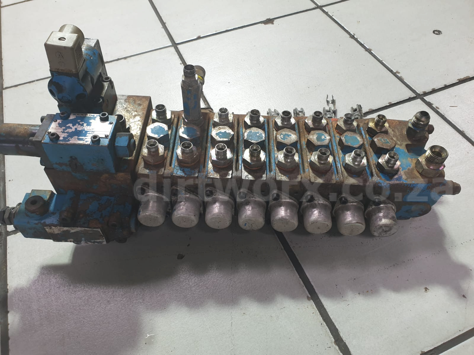 Rexroth 8 Spool Hydraulic Directional Control Valve