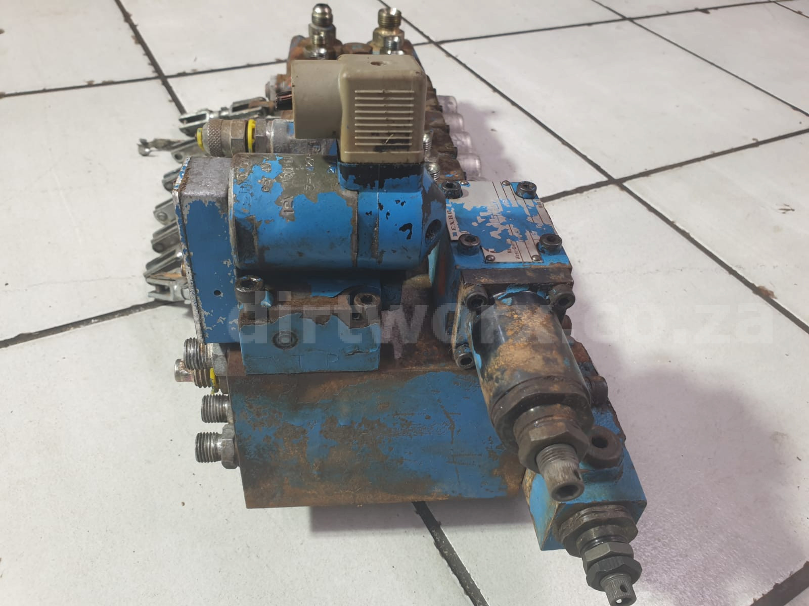 Rexroth 8 Spool Hydraulic Directional Control Valve - Image 5