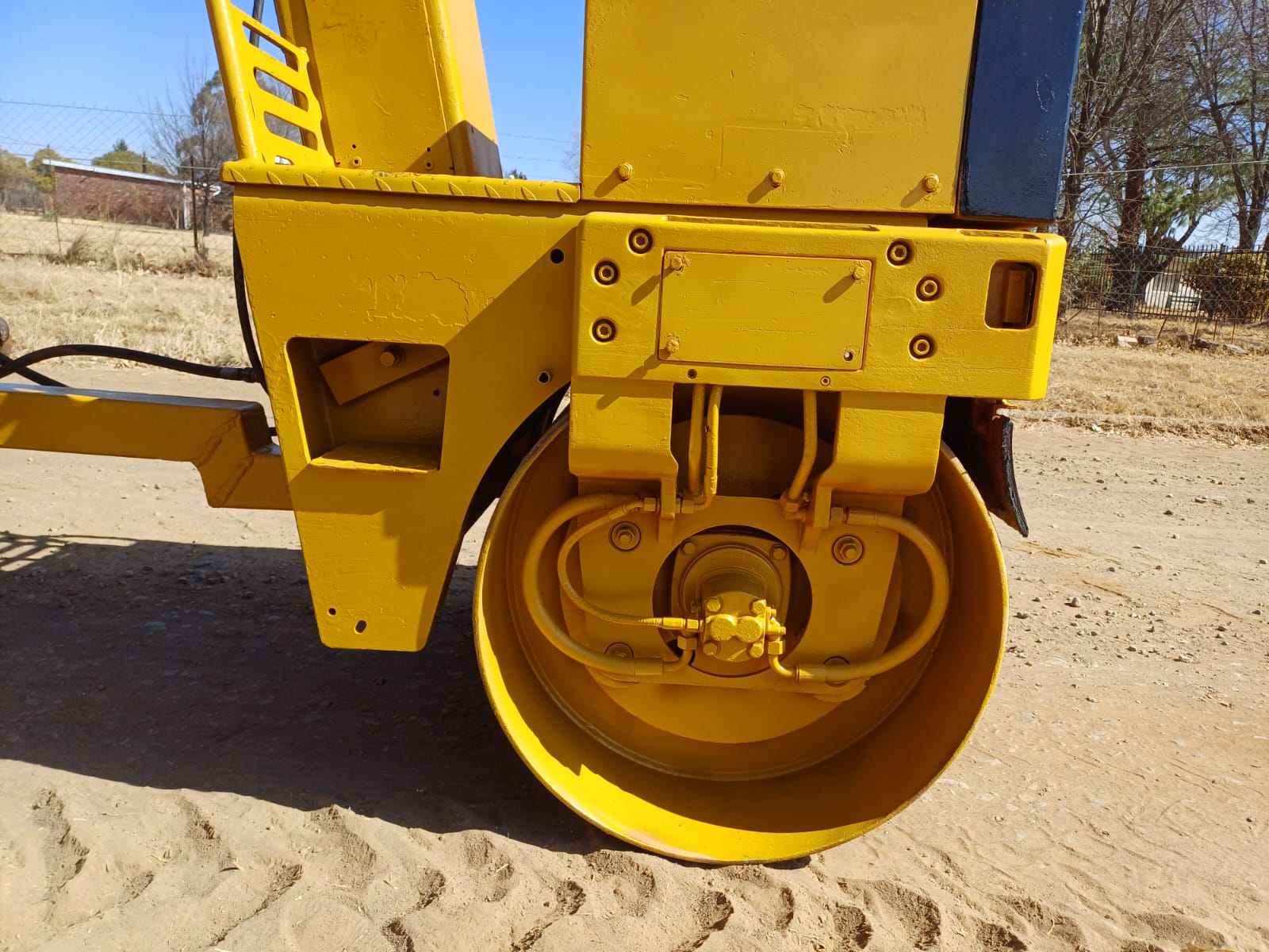 Smooth Drum Vibrating Roller - Image 3