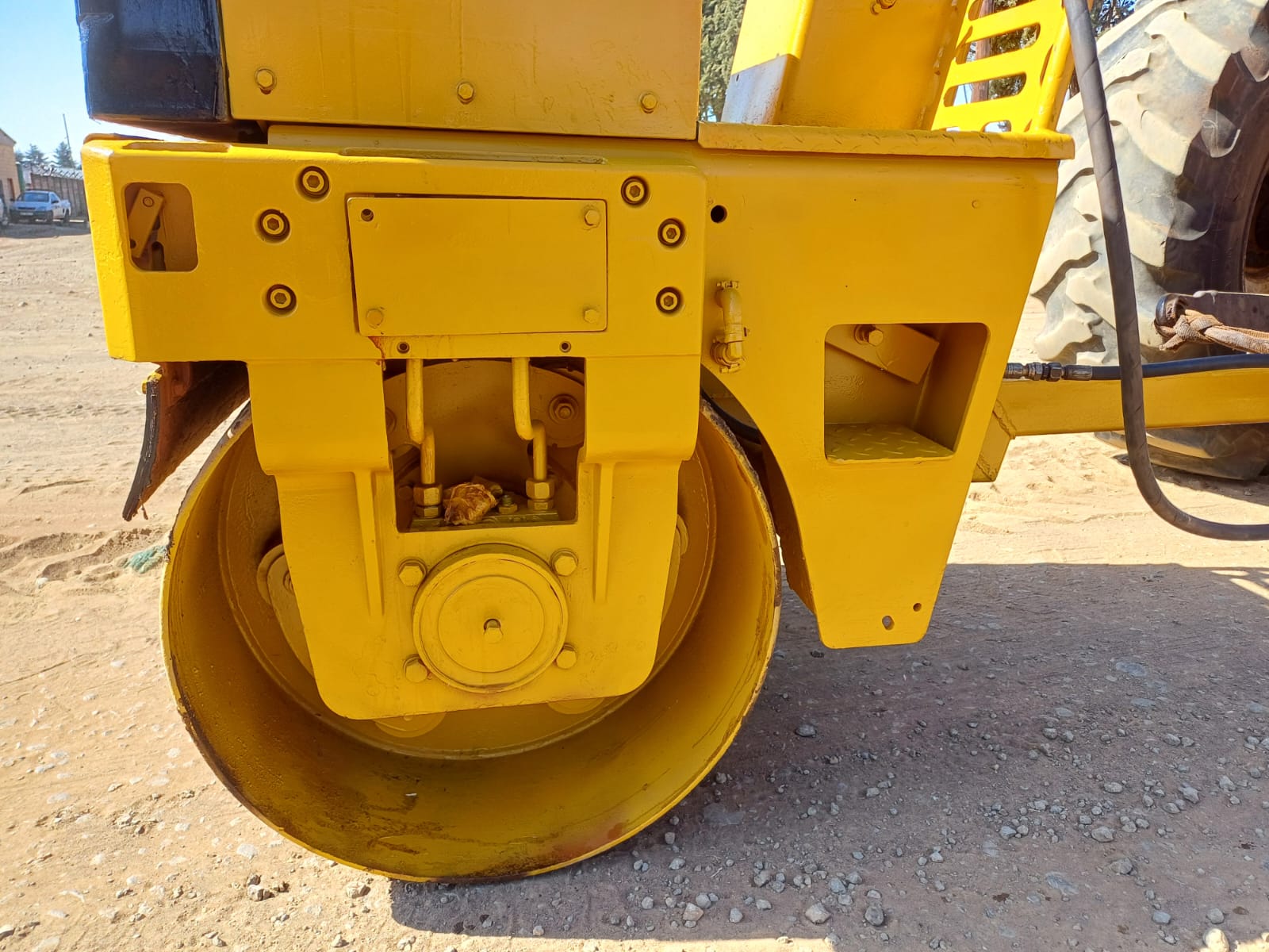 Smooth Drum Vibrating Roller - Image 7