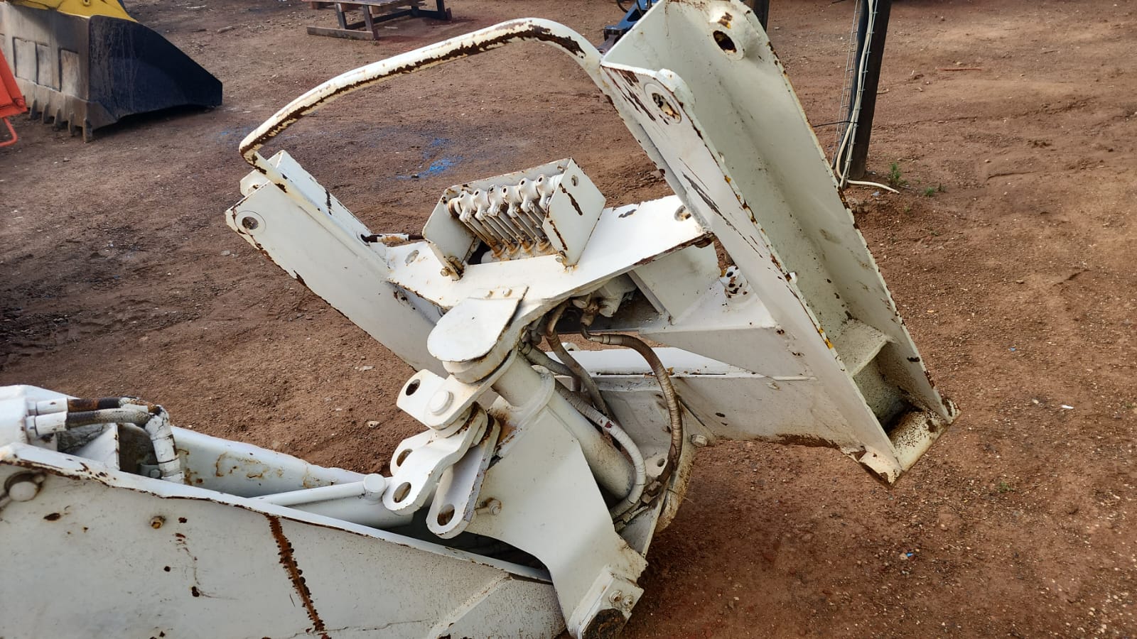 Digger Skidsteer Backhoe Attachment - Image 2