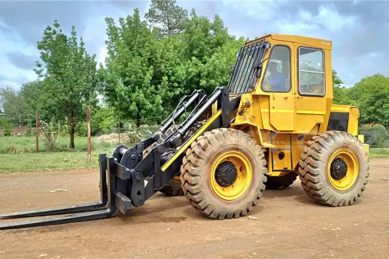 Caterpillar Rough Terrain Forklift 5Ton - Image 2