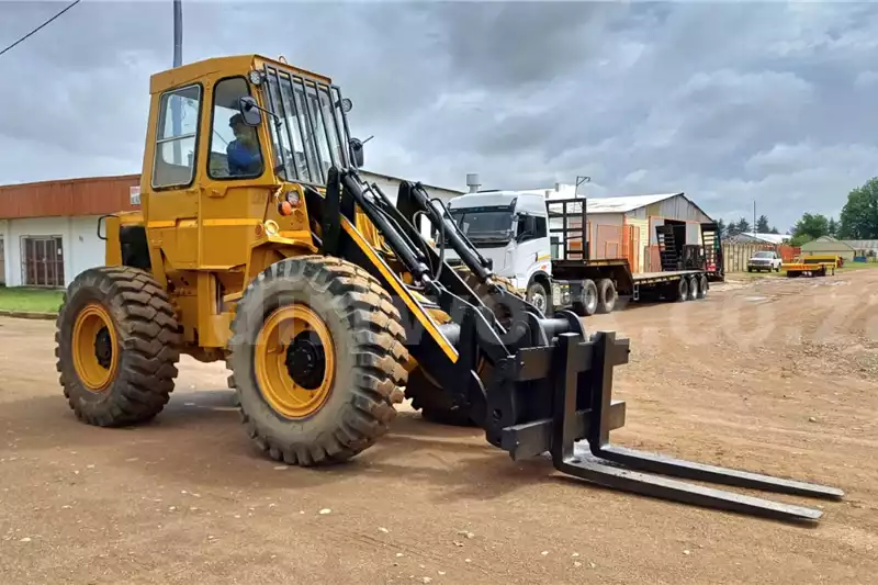 Caterpillar Rough Terrain Forklift 5Ton - Image 4