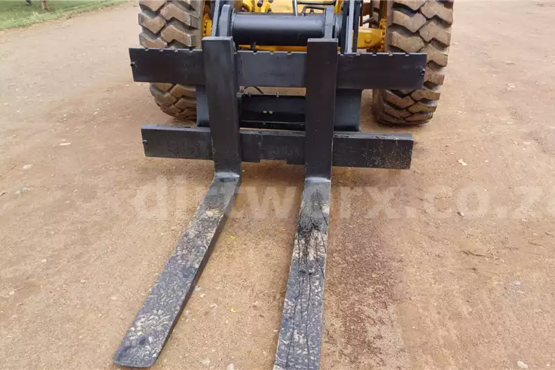 Caterpillar Rough Terrain Forklift 5Ton - Image 13