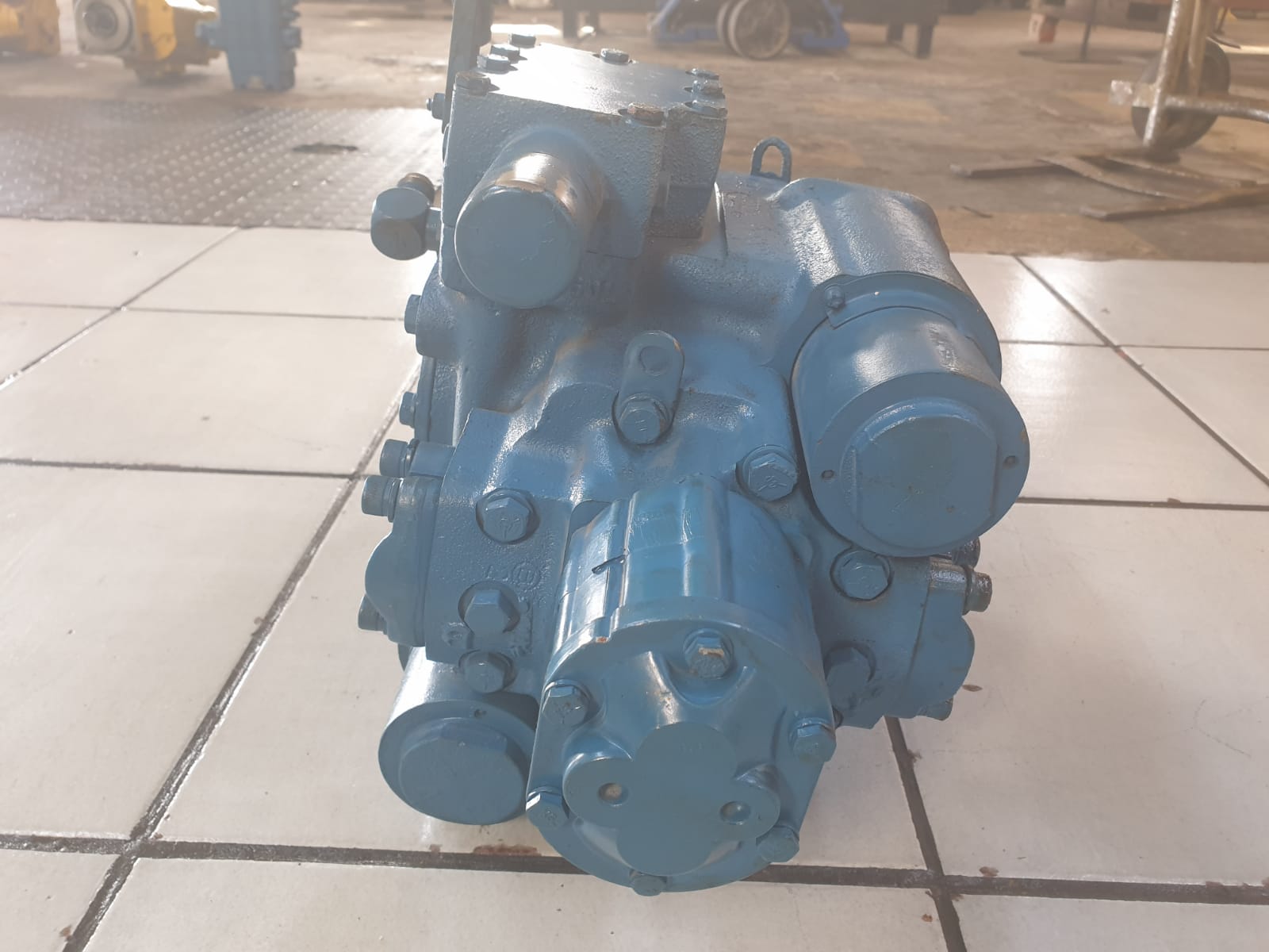 Sundstrand Sauer Danfoss Hydrostatic Variable Axial Piston Series 22 Pump - Image 4