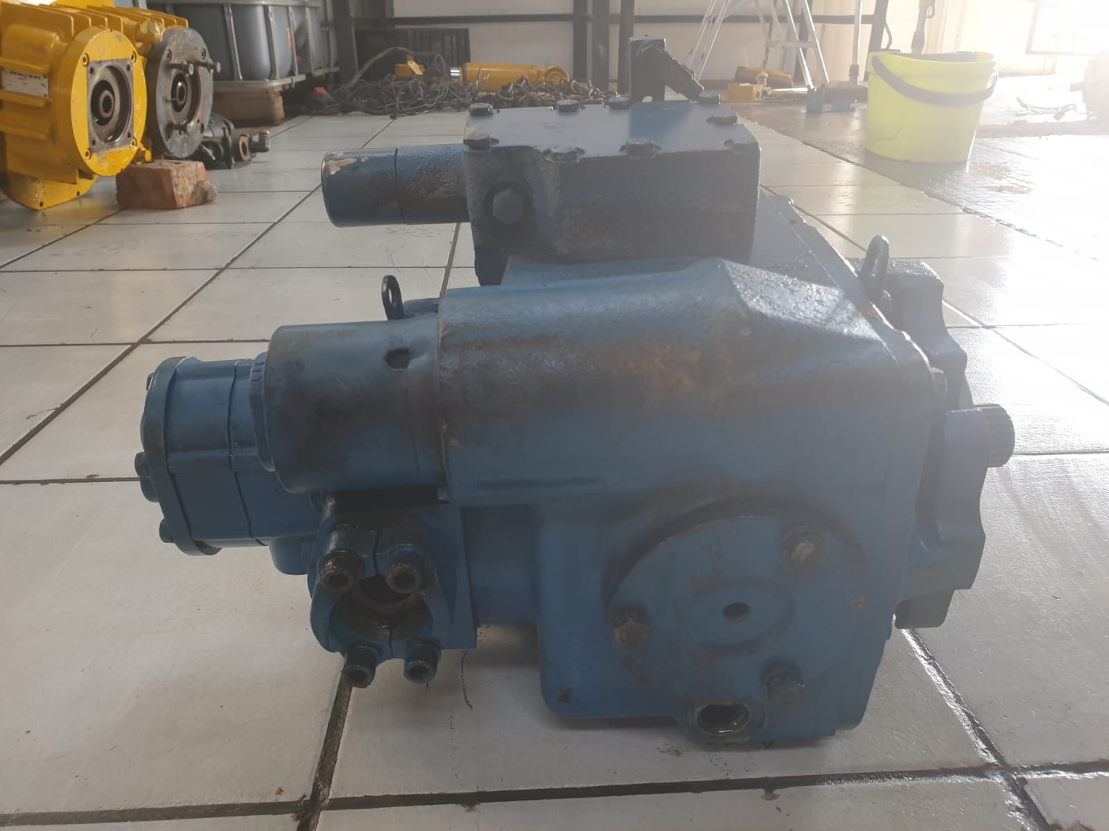 Sundstrand Sauer Danfoss Hydrostatic Variable Axial Piston Series 22 Pump - Image 5