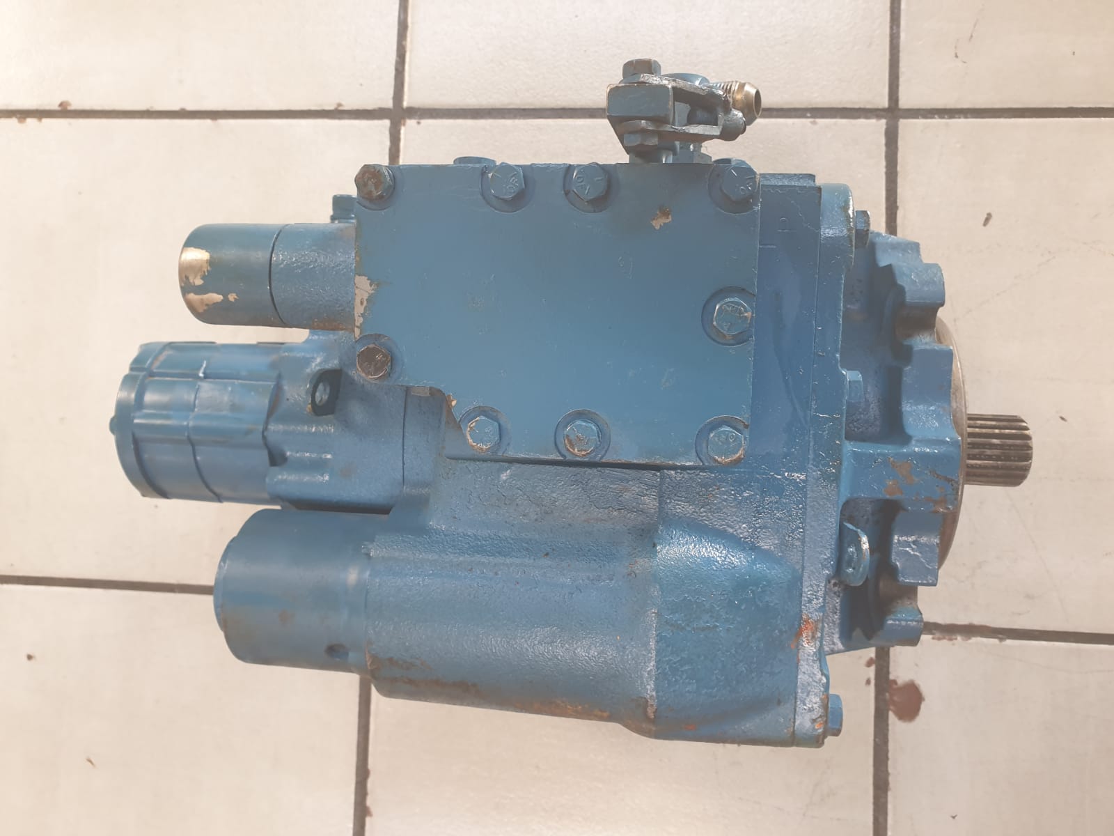 Sundstrand Sauer Danfoss Hydrostatic Variable Axial Piston Series 22 Pump - Image 6
