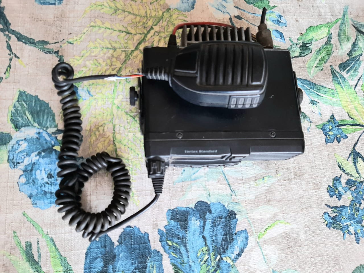 MOTOROLA VX-2200 TWO WAY RADIO - Image 2