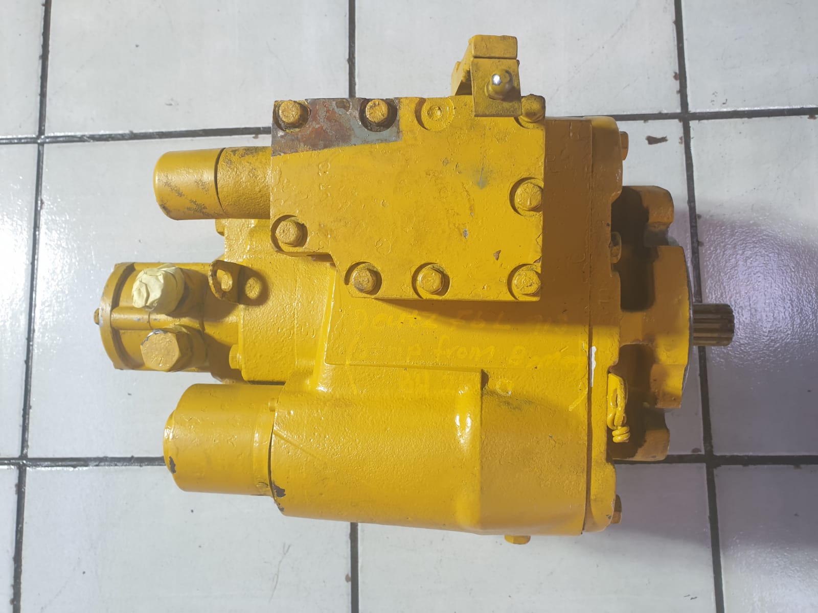 Sundstrand Sauer Danfoss Hydrostatic Variable Axial Piston Series 23 Pump - Image 2