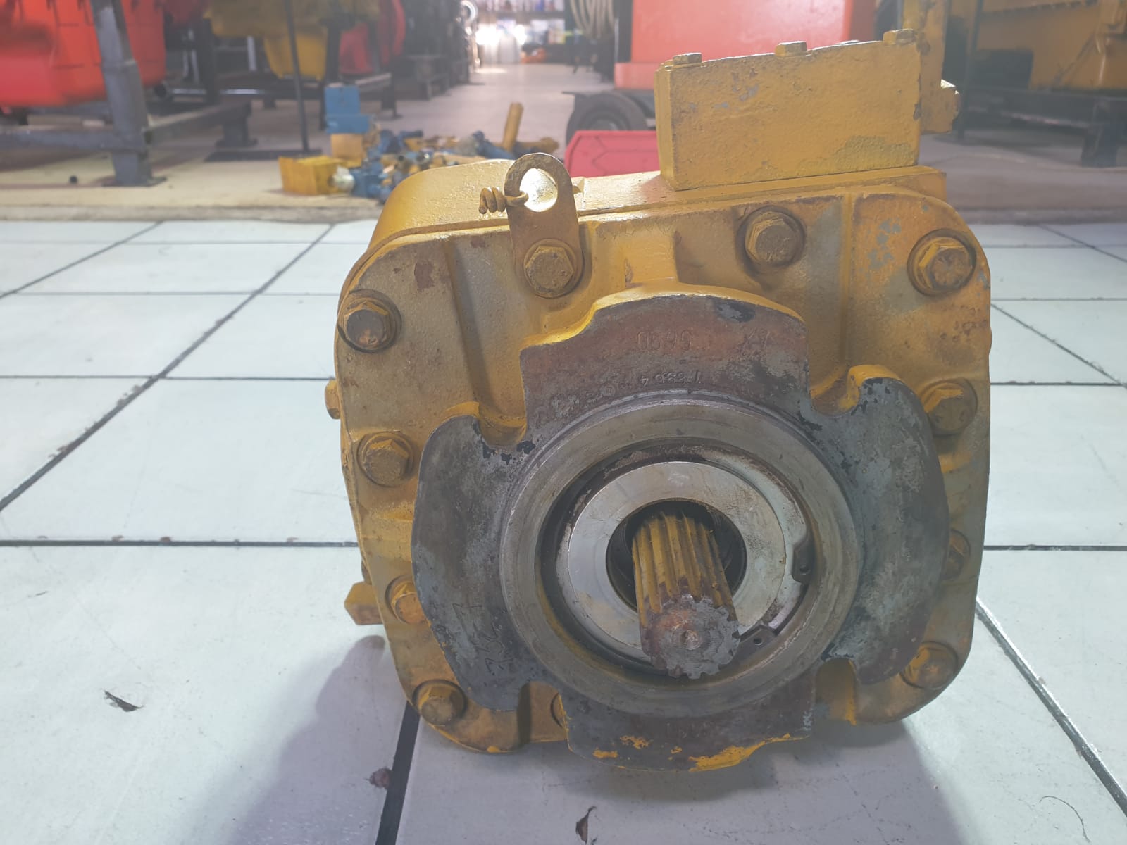 Sundstrand Sauer Danfoss Hydrostatic Variable Axial Piston Series 23 Pump - Image 6