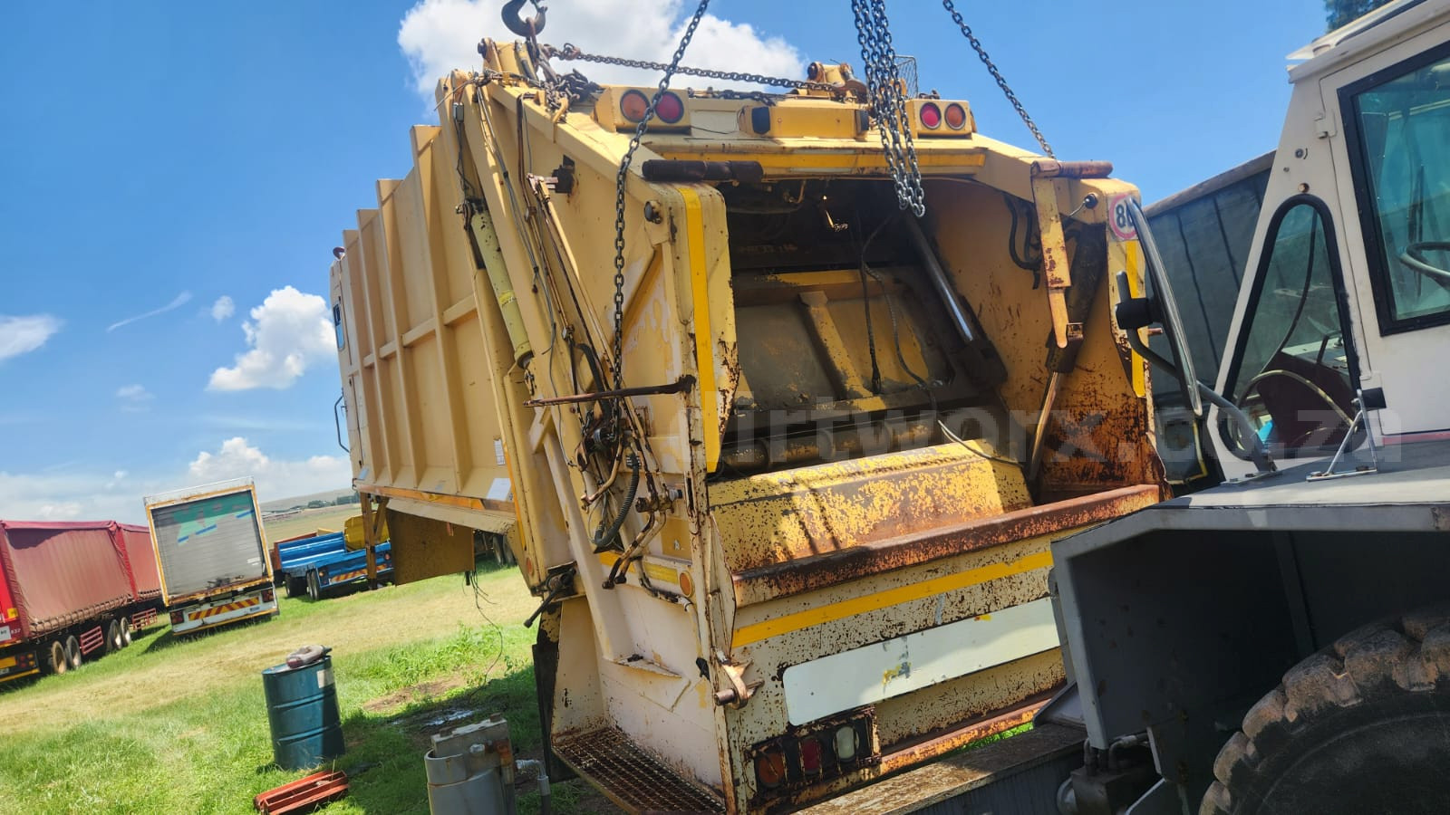 TFM Refuse Compactor Press Truck Bin - Image 5