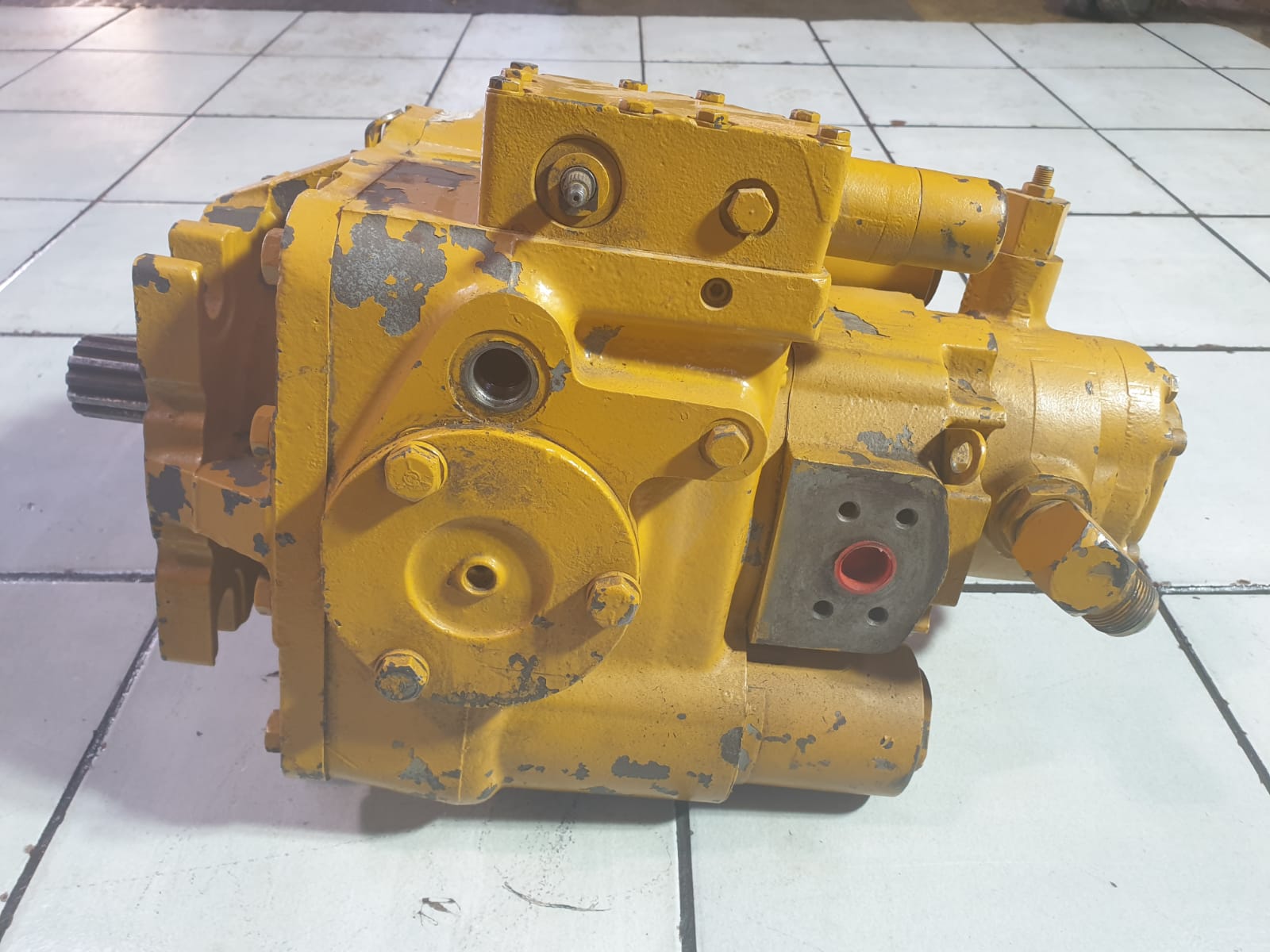 Sundstrand Sauer Danfoss Hydrostatic Variable Axial Piston Series 24 Pump - Image 4