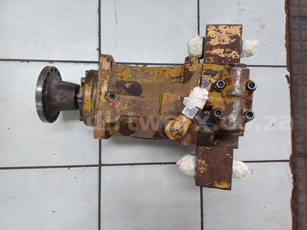 Linde BMR 135 Hydraulic Drive Motor - Image 2