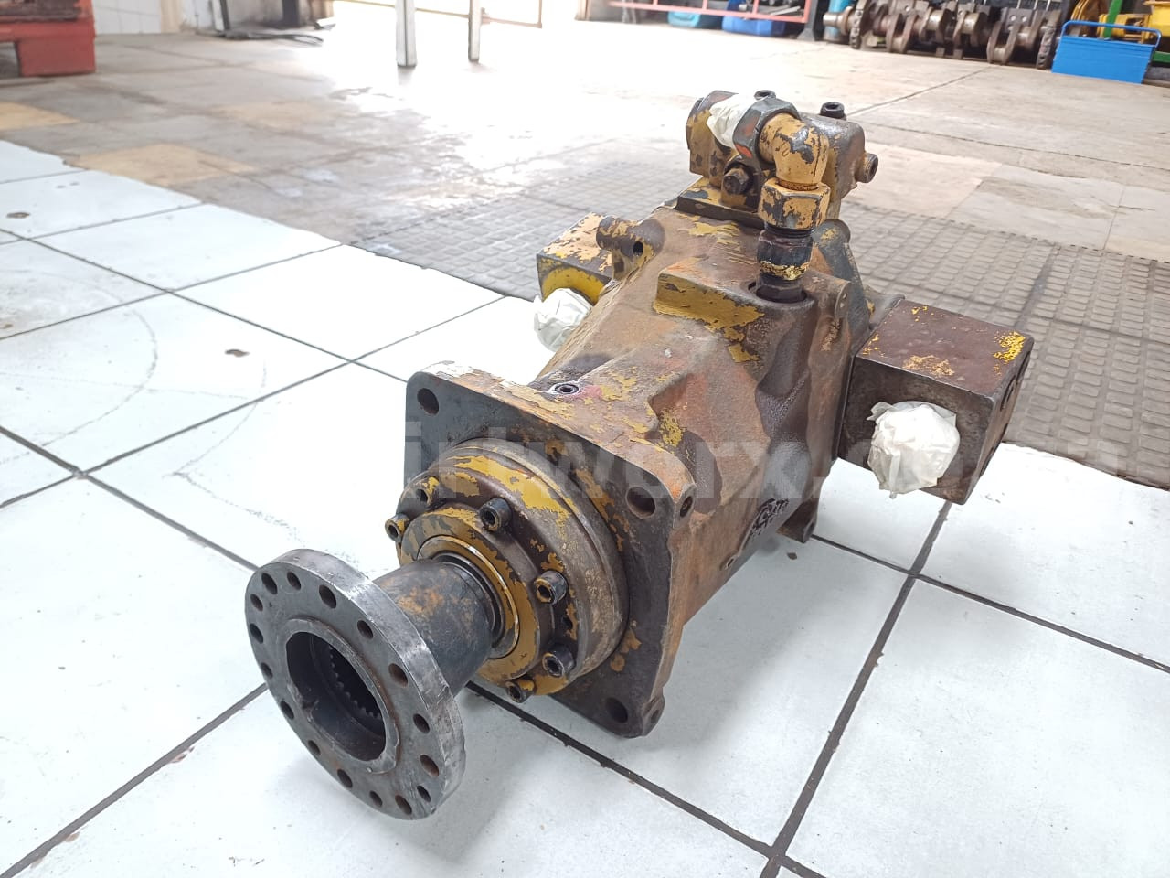 Linde BMR 135 Hydraulic Drive Motor - Image 4