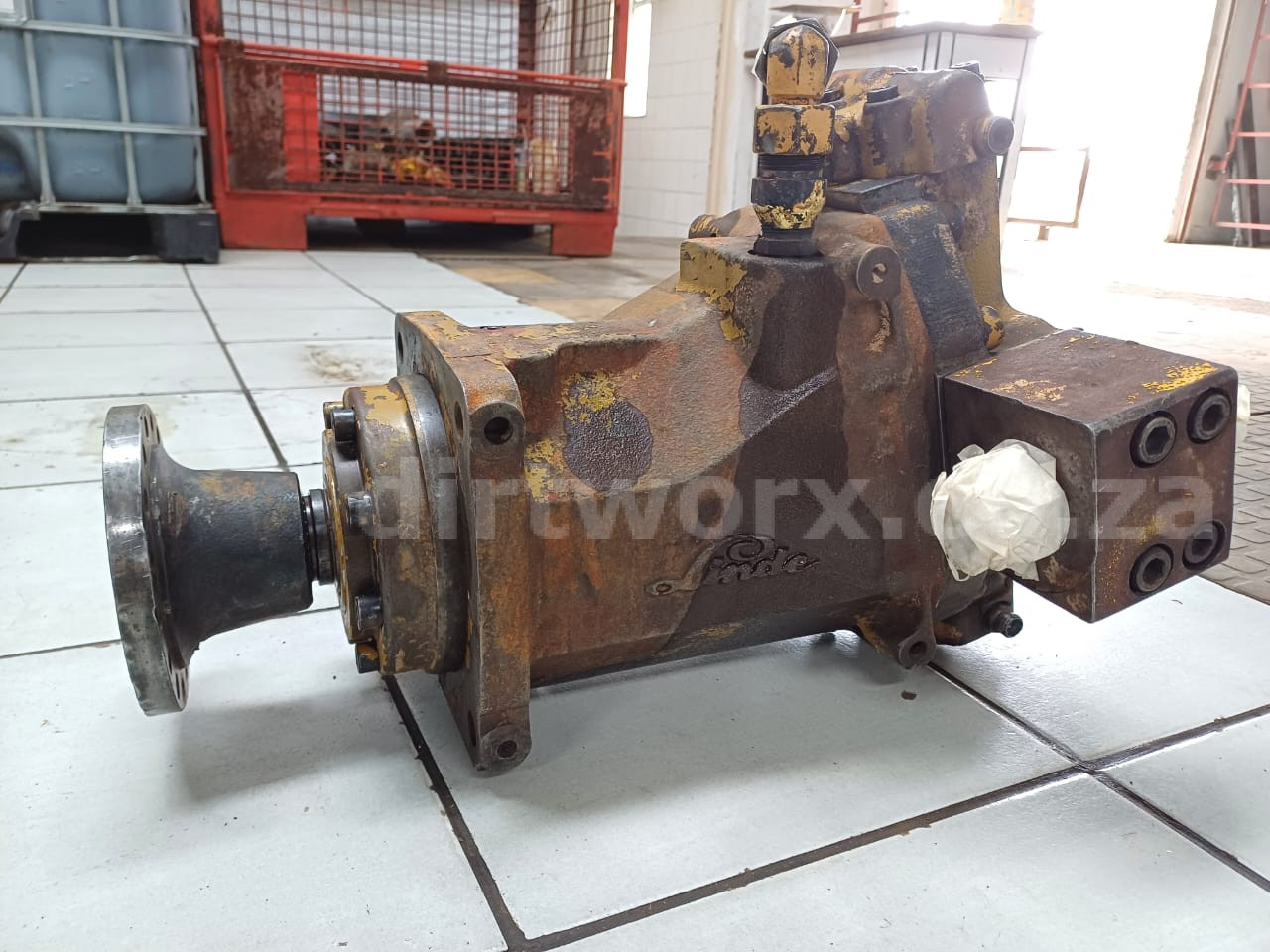 Linde BMR 135 Hydraulic Drive Motor - Image 5