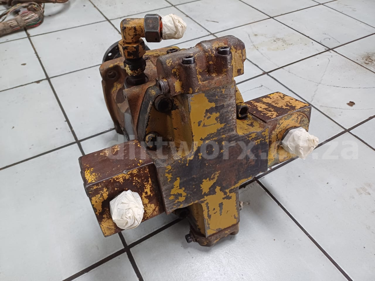 Linde BMR 135 Hydraulic Drive Motor - Image 6