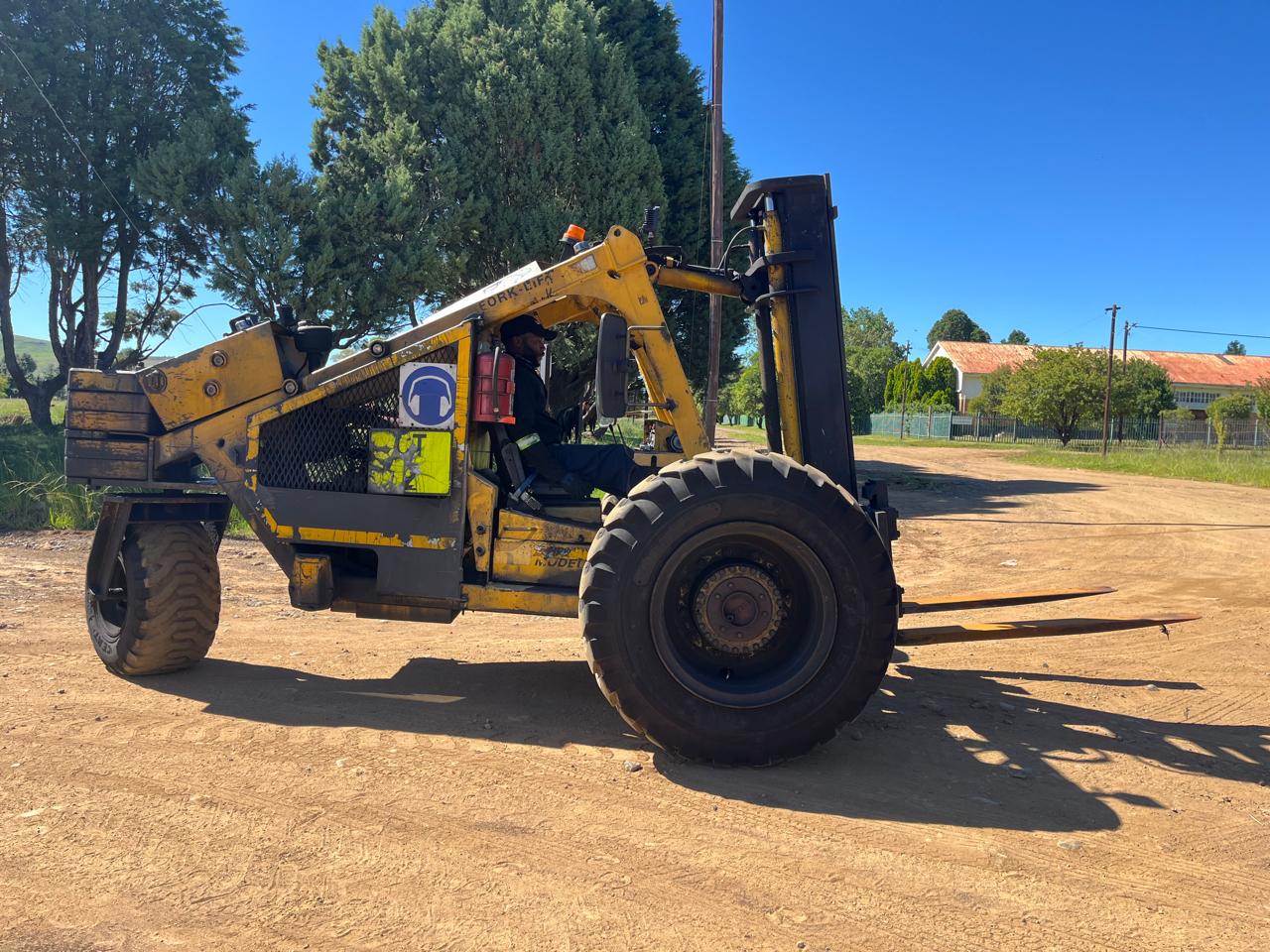Bell 120 Rough Terrain Forklift 2.75 Ton