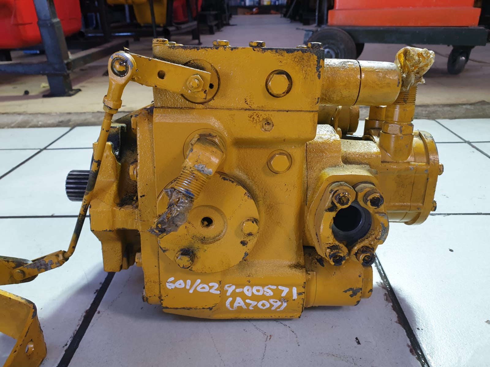 Sundstrand Sauer Danfoss Hydrostatic Variable Axle Piston Series 20 Pump - Image 5