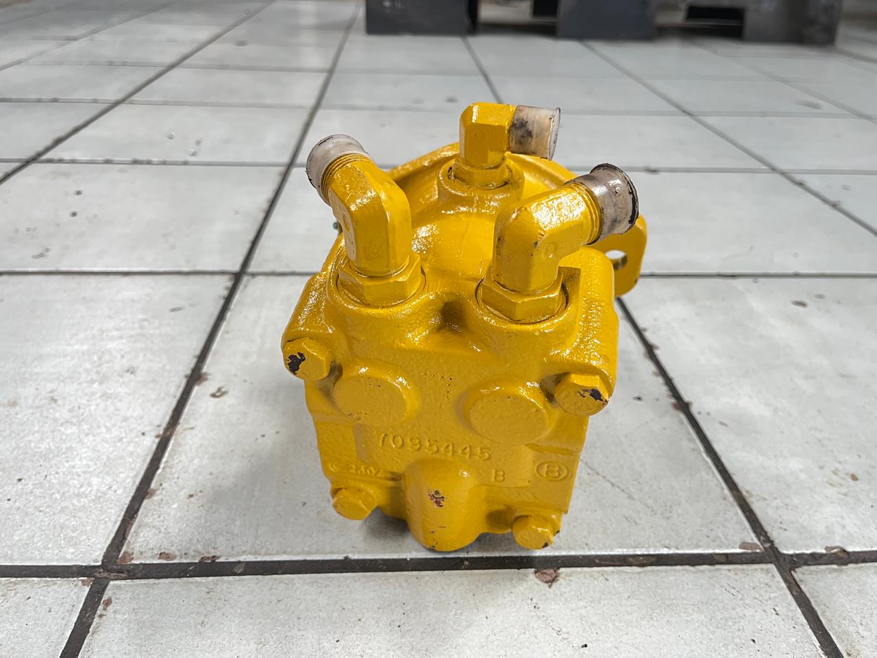 Sauer Danfoss Hydraulic Drive Motor - Image 6