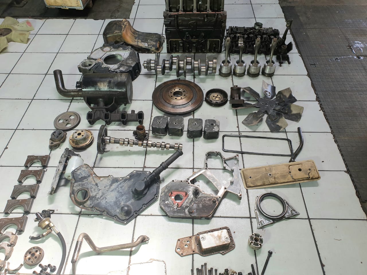 Cummins 4B Engine Stripped For Spares - Image 12