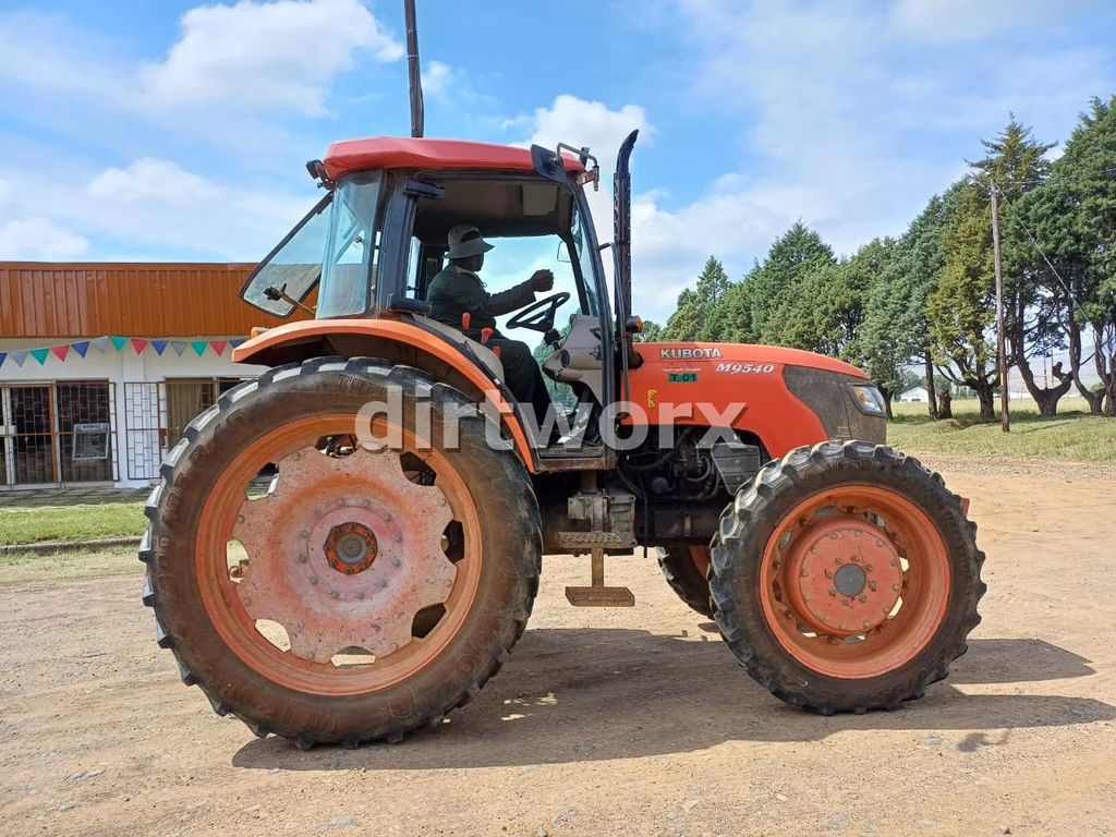 2018 Kubota M9540 Tractor - Image 4